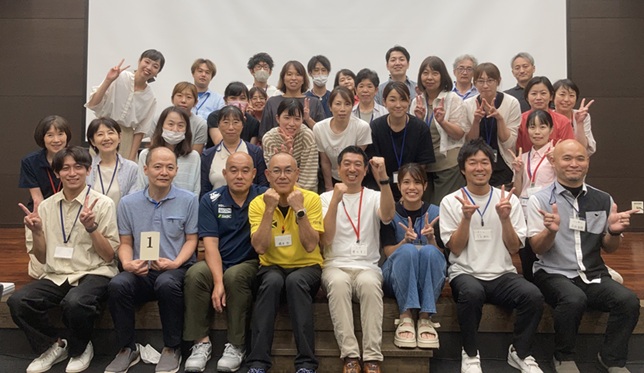 会の様子