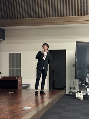 会の様子
