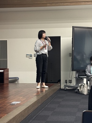 会の様子