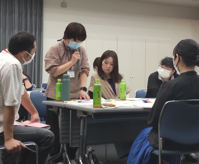 会の様子