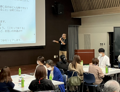 会の様子