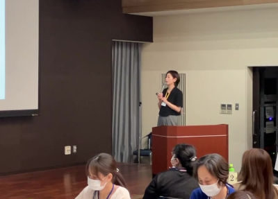 会の様子